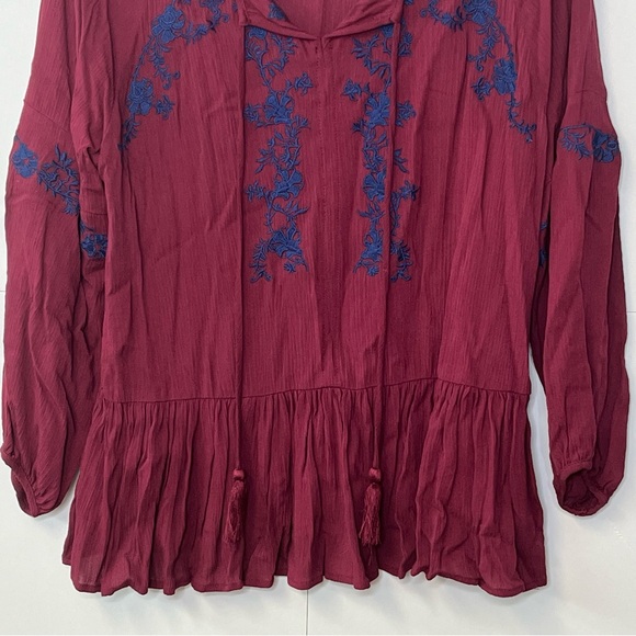 Women’s Liz Claiborne Tunic Style Burgandy Embroidered Top. Size Medium. - Picture 2 of 12